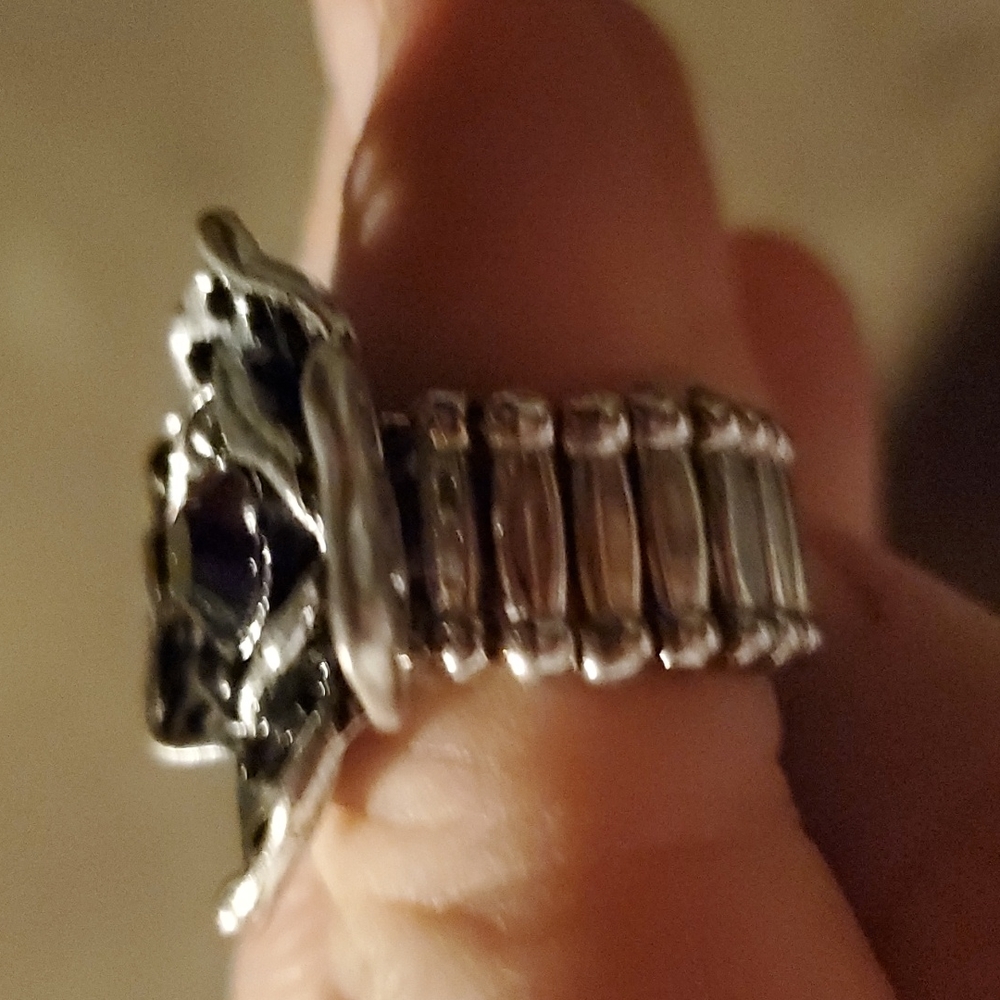 Flower ring - Picture 2 of 2